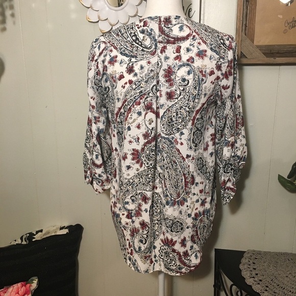 Peace & Pearls floral blouse - Picture 4 of 7